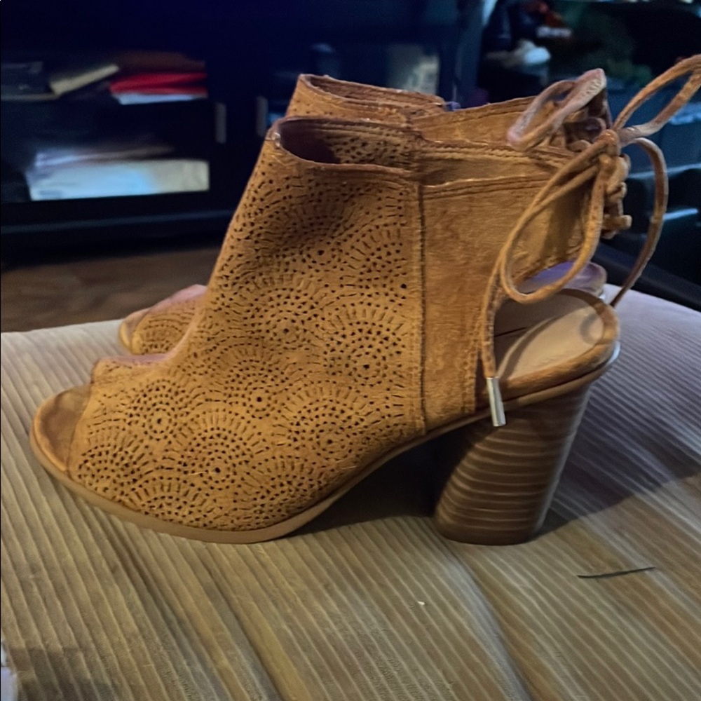 Women's Tan Peep-Toe Heeled Sandals - Picture 1 of 3